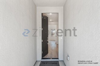 379 Monastery Dr in Lathrop, CA - Building Photo - Building Photo