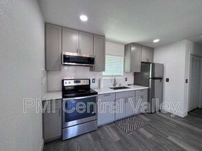 5034 John Wayne Dr in Ceres, CA - Building Photo - Building Photo