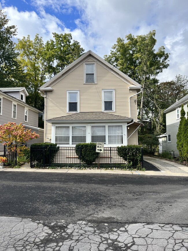 144 Worth Ave, Unit 2nd Floor