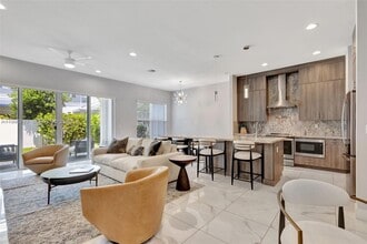 4921 Pointe Midtown Way in Palm Beach Gardens, FL - Building Photo - Building Photo