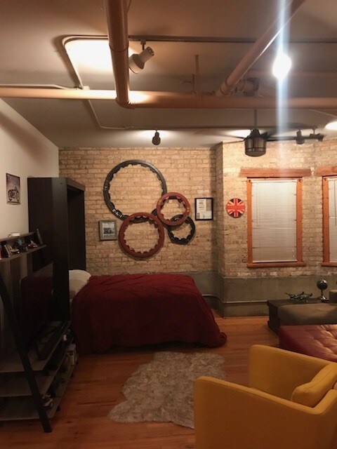 1921 W Berteau Ave in Chicago, IL - Building Photo