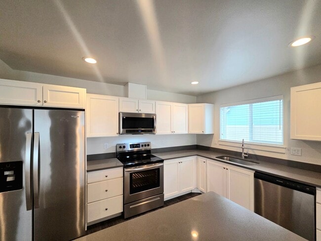 2285 2nd St SE in East Wenatchee, WA - Building Photo - Building Photo