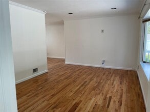 220 Central Park Rd in Plainview, NY - Building Photo - Building Photo