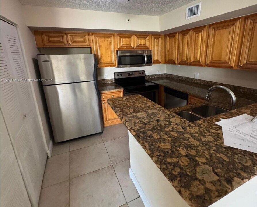 12142 St.Andrews Pl in Miramar, FL - Building Photo