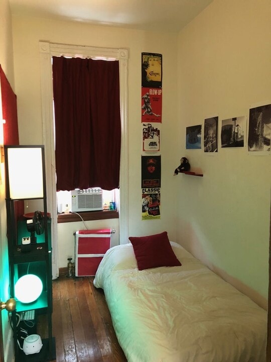 70 Weirfield St in Brooklyn, NY - Building Photo