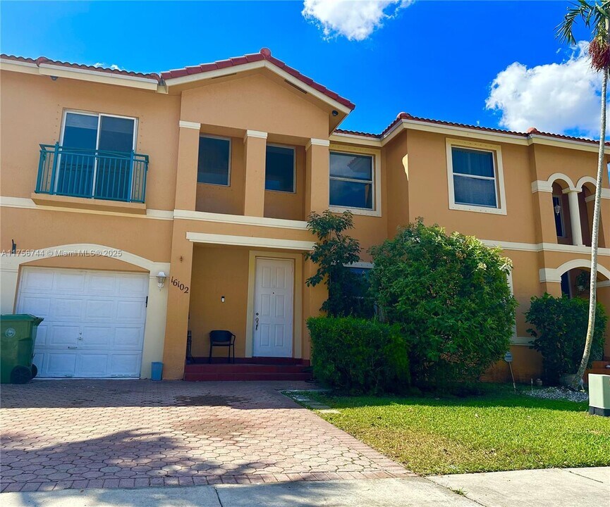 16102 NW 22nd St in Pembroke Pines, FL - Building Photo