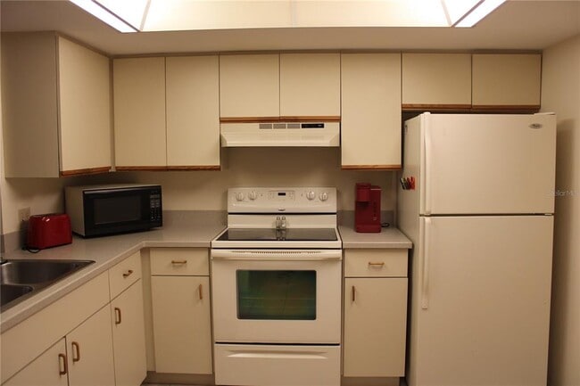 6304 Pointe W Blvd W in Bradenton, FL - Building Photo - Building Photo