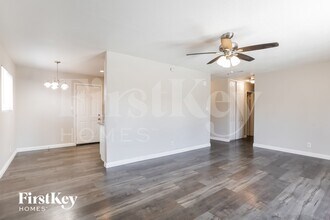 1121 Bluff Ave in North Las Vegas, NV - Foto de edificio - Building Photo