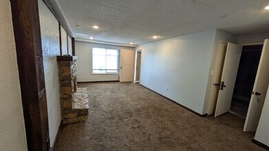 7209 W 56th Ter in Merriam, KS - Foto de edificio - Building Photo