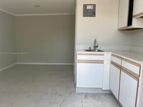 11551 SW 81st Ter-Unit -Efficiency in Miami, FL - Building Photo - Building Photo