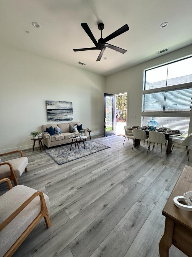 309 W Roseburg Ave in Modesto, CA - Building Photo - Building Photo