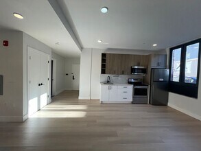 319 Forrest St, Unit 101 in Jersey City, NJ - Building Photo - Building Photo