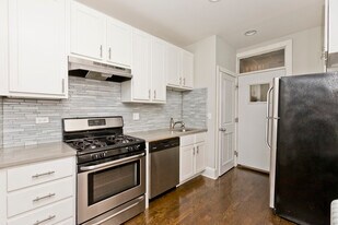 2209 W Foster Ave, Unit 3 in Chicago, IL - Building Photo