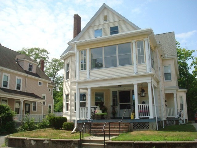 7 Abbott St, Unit 2 in Wellesley, MA - Building Photo