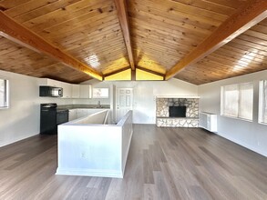 777 Arosa Dr in Crestline, CA - Building Photo - Building Photo