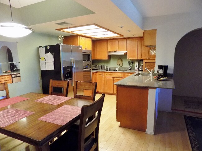 10410 N Cave Creek Rd in Phoenix, AZ - Building Photo - Building Photo