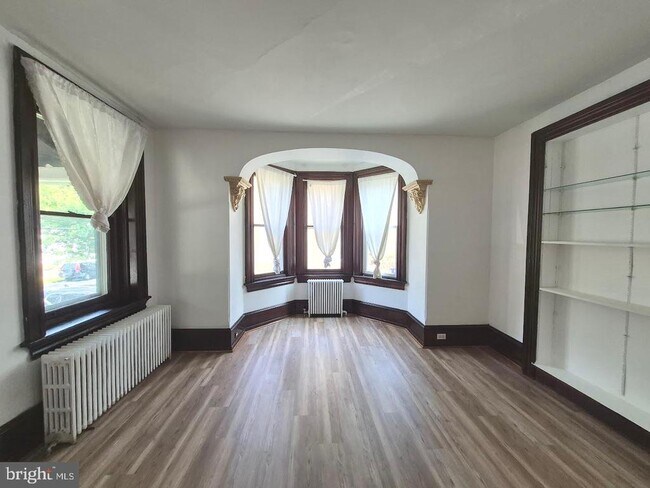 53 E Centre St in Woodbury, NJ - Building Photo - Building Photo