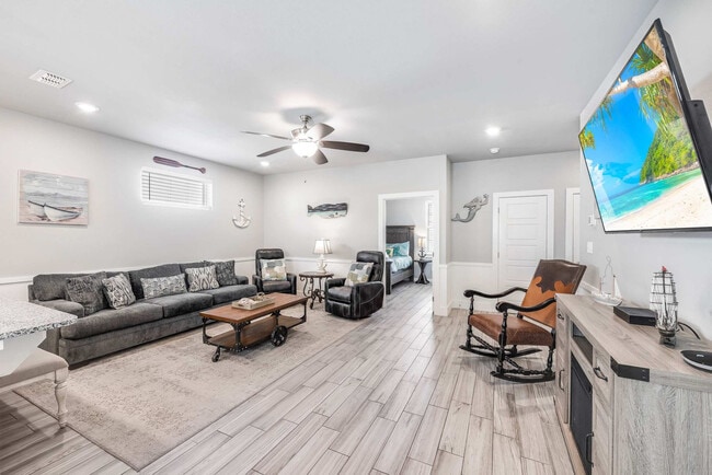 1701 S Station St in Port Aransas, TX - Building Photo - Building Photo