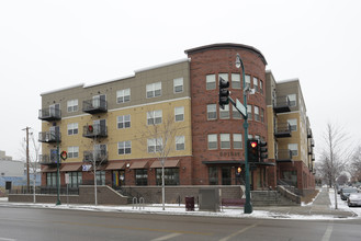 Spirit on Lake in Minneapolis, MN - Foto de edificio - Building Photo