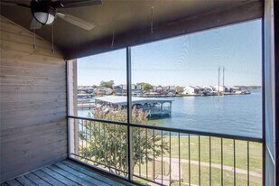 202 Lakeview Terrace in Montgomery, TX - Building Photo