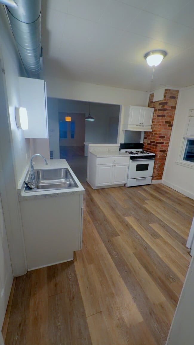 176 W Delavan Ave, Unit Upper