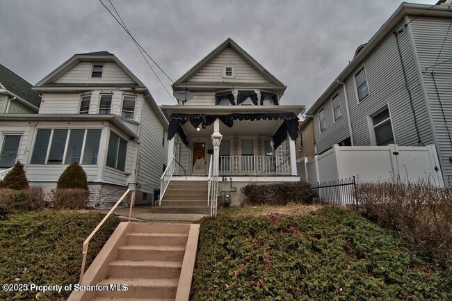 property at 1521 Pine St