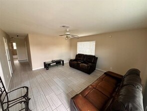 2618 Hill Ave in Dickinson, TX - Building Photo - Building Photo