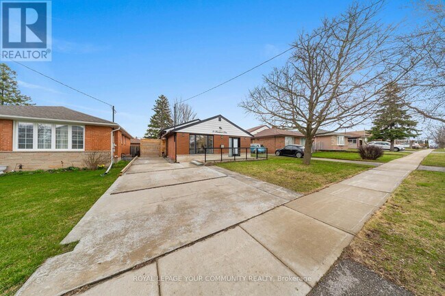 31 Brantwood Dr in Toronto, ON - Building Photo - Building Photo