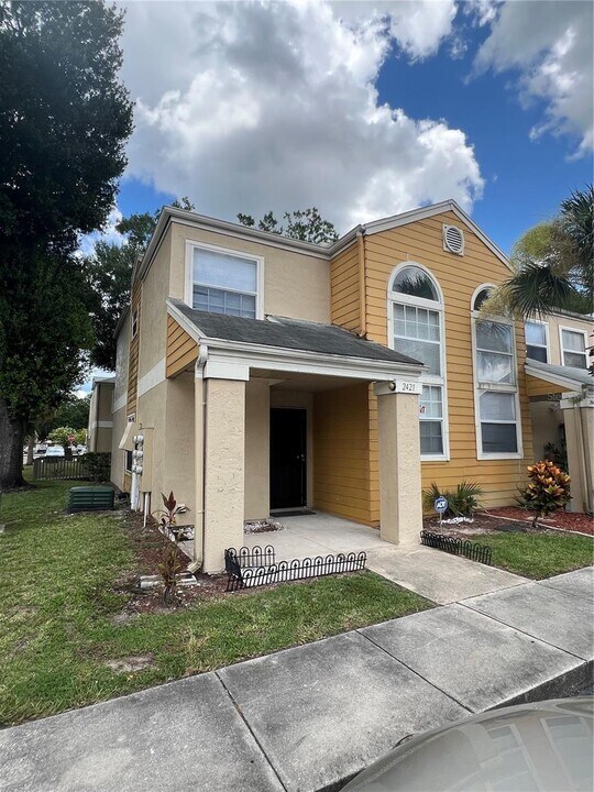 2421 Summerfield Way in Kissimmee, FL - Building Photo