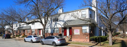 Princeton Court in Overland Park, KS - Foto de edificio - Building Photo