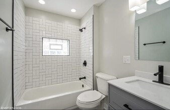 5031 N Meade Ave in Chicago, IL - Building Photo - Building Photo