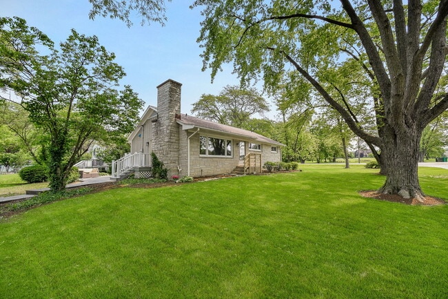 493 Sunset Dr