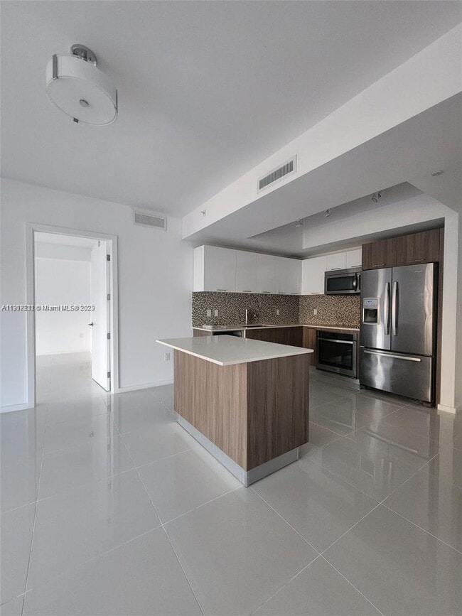 5300 Paseo Blvd, Unit 909 in Doral, FL - Foto de edificio - Building Photo