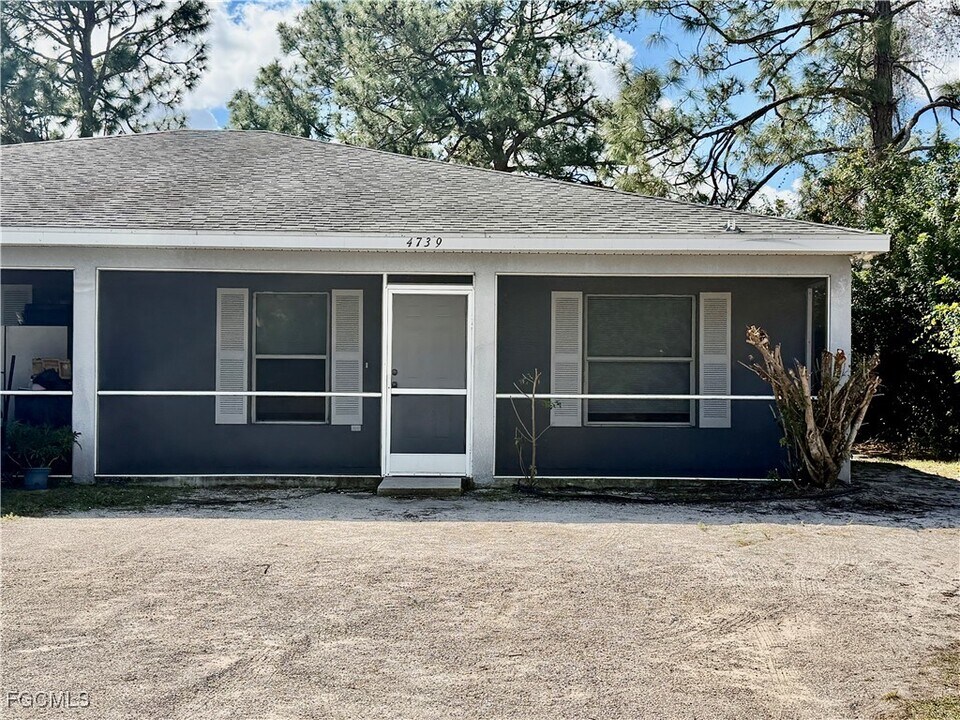 4739 28th St SW in Lehigh Acres, FL - Building Photo