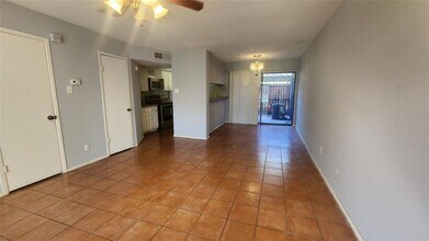8020 Braesmain Dr in Houston, TX - Building Photo - Building Photo