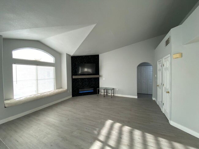 4920 Black Bear Rd in Las Vegas, NV - Building Photo - Building Photo