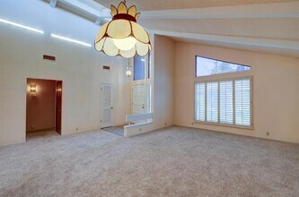 6260 N Palm Ave in Fresno, CA - Building Photo - Building Photo