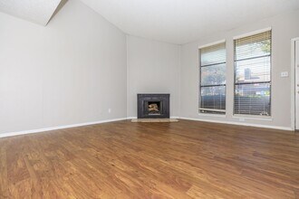 Villas at Alameda in Fort Worth, TX - Building Photo - Building Photo
