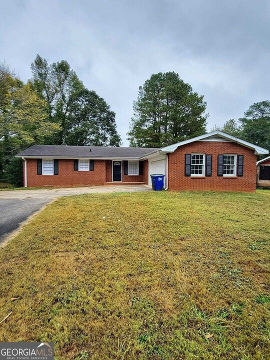 1822 Hallmark Dr in Griffin, GA - Building Photo