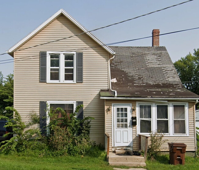 property at 818 E Shawnee St