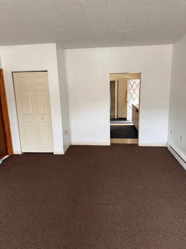 62 Depot St, Unit Apartment 1 in Frostburg, MD - Foto de edificio - Building Photo