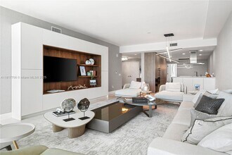 360 Ocean Dr in Key Biscayne, FL - Building Photo - Building Photo
