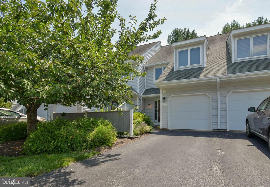 49 E Jonathan Ct in Kennett Square, PA - Building Photo