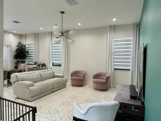 8273 NW 47th Terrace in Doral, FL - Building Photo - Building Photo