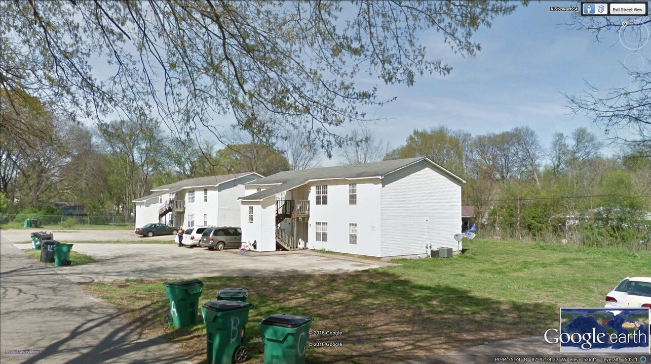 Stewart St Apartments in Tuscumbia, AL - Foto de edificio