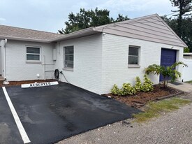 113 NE Lincoln Cir N in St. Petersburg, FL - Building Photo
