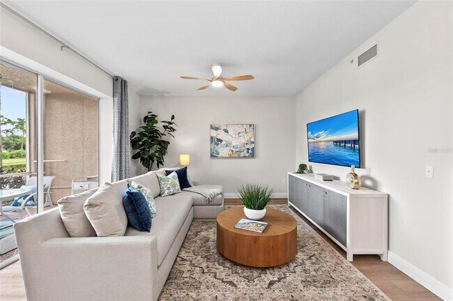 5280 Hyland Hills Ave in Sarasota, FL - Building Photo - Building Photo