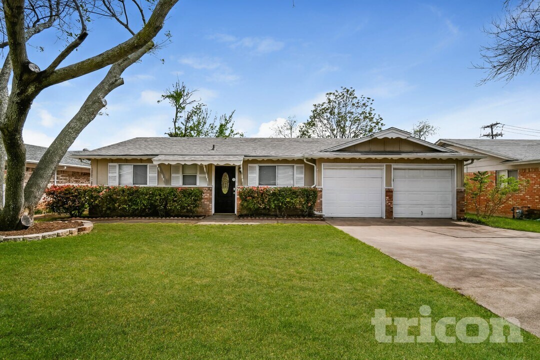 902 Woodbrook St in Arlington, TX - Building Photo