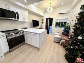 5561 1/2 El Canon Ave in Los Angeles, CA - Building Photo