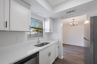 200 Westwood Terrace N in St. Petersburg, FL - Building Photo - Building Photo
